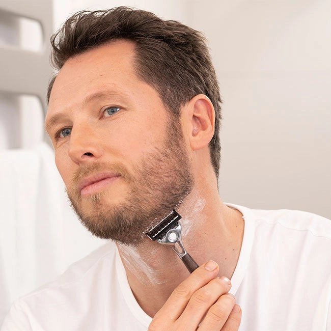 Was tun bei Rasurbrand? Tipps gegen Rötungen und Ausschlag nach dem Rasieren